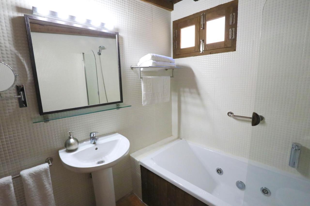 Apartamentos Rurales Spa Casa De Los Escudos Valverde de la Vera Exteriör bild